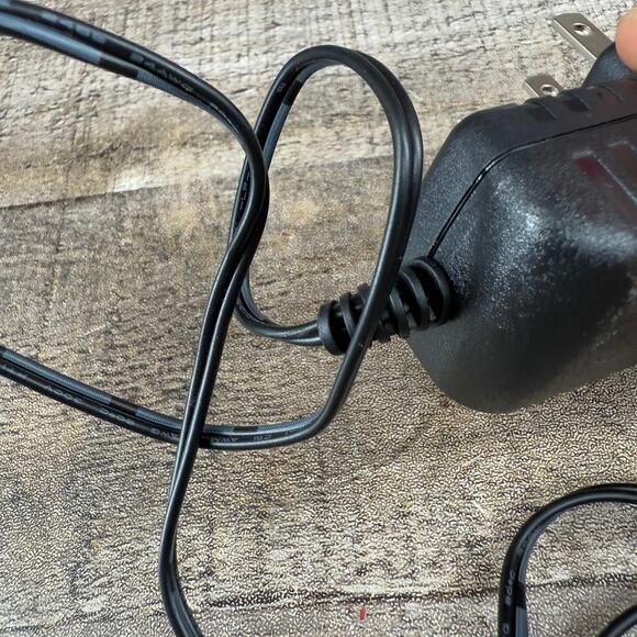 Intertek Switching Power Adapter Cord Model OBL-0900700U 100-240V 50/60Hz - Picture 7 of 11